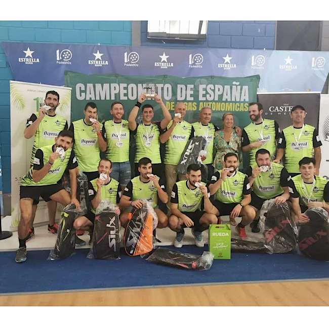 Oscar Mu�oz, junto con su equipo el Deproal P�del Fit se proclaman Capeones de la Final Four de 2� divisi�n