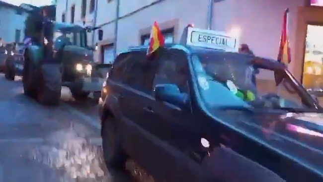 M�s de cincuenta  tractores recorren <h3 class='enlacePalabraNoticia' onclick='opcionBuscarActualidad('Riaza','')' >Riaza</h3> y toda la provincia  en protesta por la situaci�n del sector agr�cola