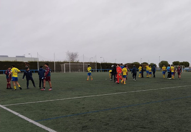 El Sporting <h3 class='enlacePalabraNoticia' onclick='opcionBuscarActualidad('Riazano','')' >Riazano</h3> compite entre nieve y lluvia