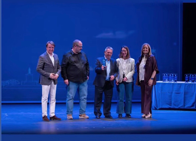 Casa Emeterio recibe el reconocimiento �Ra�ces del Comercio� de Tres Cantos por su trayectoria y legado familiar